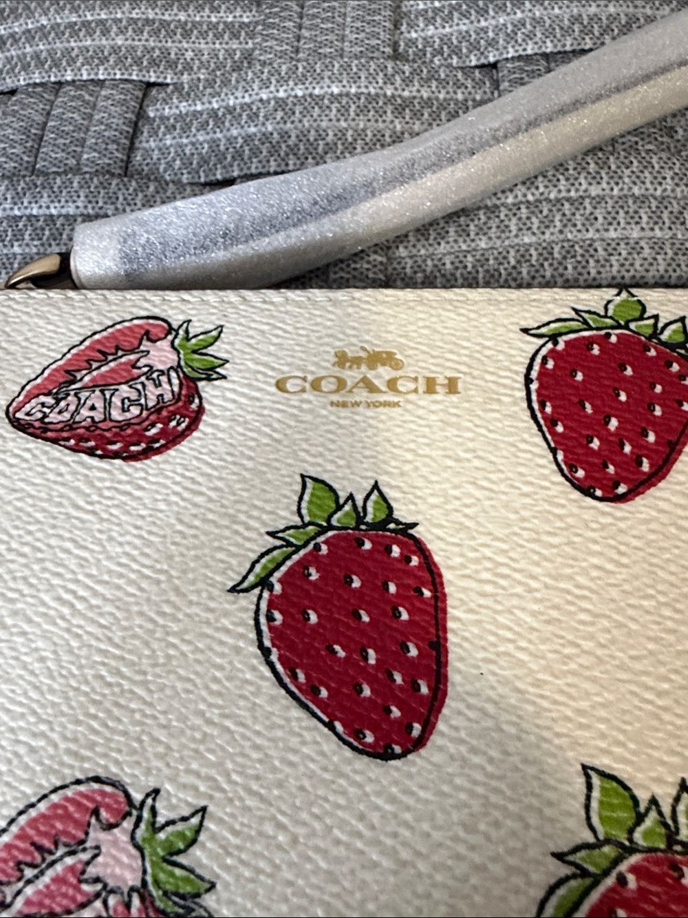 Coach Corner Zip Strawberry Chalk Wristlet Leather Trendy Pockets NEW - Picture 7 of 12
